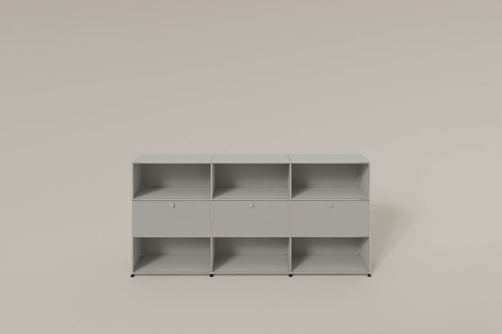 USM Haller Highboard mit 3 Klapptüren und 6 offenen Fächern